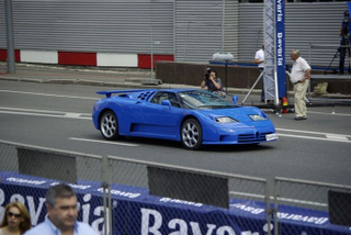 Illustration for article titled Bugatti EB110 Crashed In Moscow